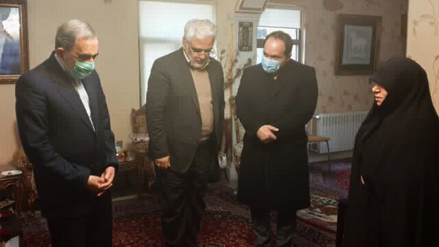 ابلاغ مراتب همدردی مقام معظم رهبری به خانواده شهید فخری‌زاده‌ توسط ولایتی
