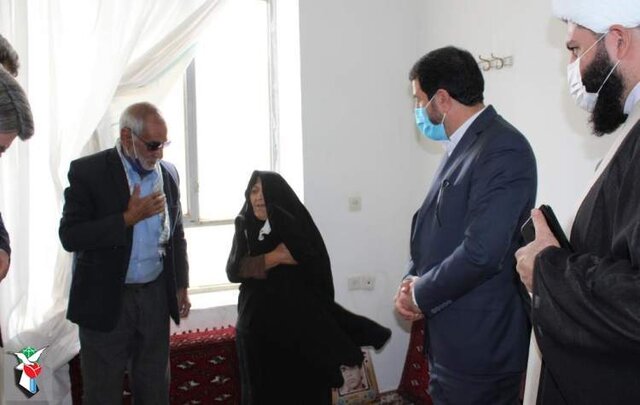 دیدار استاندار و مدیرکل بنیاد شهید خراسان جنوبی با خانواده یک شهید