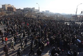 مردم ارمنستان به یاد قربانیان جنگ قره باغ راهپیمایی کردند