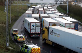 پایان سرگردانی هزاران کامیون در انگلیس با بازگشایی مرز فرانسه