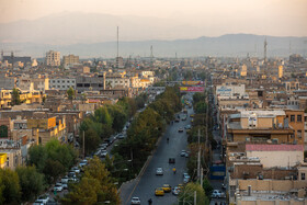 در بخش انتهایی محله آذر قم بر عرض خیابان افزوده شده و از بافت تاریخی آن نیز دور می شویم.