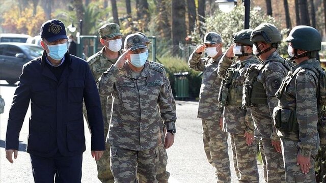حضور وزیر دفاع و فرماندهان ارتش ترکیه در مرز سوریه