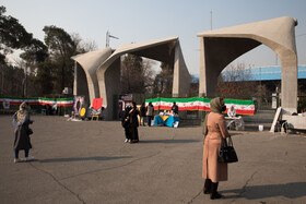 برگزاری نمایشگاه نقاشی به مناسبت سالگرد شهادت سردار حاج قاسم سلیمانی در مقابل دانشگاه تهران