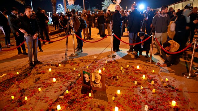 "محل شهادت شهید سلیمانی و ابومهدی المهندس در بغداد به زیارتگاه تبدیل شده است"