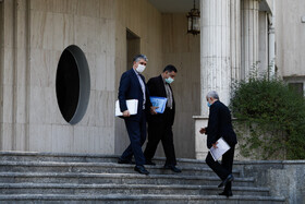 سید عباس صالحی، وزیر ارشاد و سید علیرضا آوایی، وزیر دادگستری در حاشیه  جلسه هیات دولت - ۱۷ دی