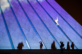 اجرای ویدئو مپینگ یادبود جانباختگان هواپیمای اوکراینی- برج آزادی