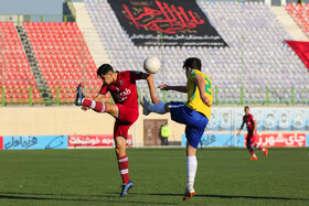 دیدار تیم‌های فوتبال نساجی مازندران و نفت آبادان