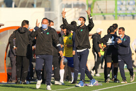 دیدار تیم‌های فوتبال نساجی مازندران و نفت آبادان