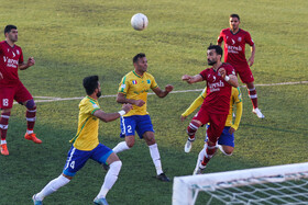 دیدار تیم‌های فوتبال نساجی مازندران و نفت آبادان