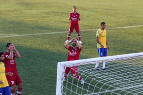 دیدار تیم‌های فوتبال نساجی مازندران و نفت آبادان