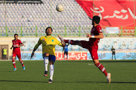 دیدار تیم‌های فوتبال نساجی مازندران و نفت آبادان