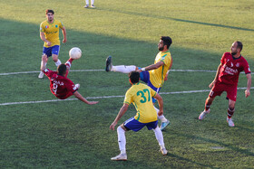 دیدار تیم‌های فوتبال نساجی مازندران و نفت آبادان