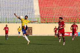 دیدار تیم‌های فوتبال نساجی مازندران و نفت آبادان