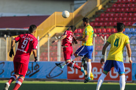 دیدار تیم‌های فوتبال نساجی مازندران و نفت آبادان