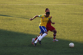 دیدار تیم‌های فوتبال نساجی مازندران و نفت آبادان