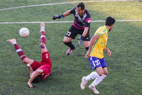 دیدار تیم‌های فوتبال نساجی مازندران و نفت آبادان