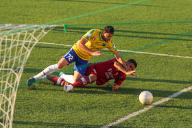 دیدار تیم‌های فوتبال نساجی مازندران و نفت آبادان