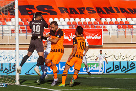 دیدار تیم‌های فوتبال مس رفسنجان و ماشین‌سازی تبریز