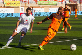 دیدار تیم‌های فوتبال مس رفسنجان و ماشین‌سازی تبریز