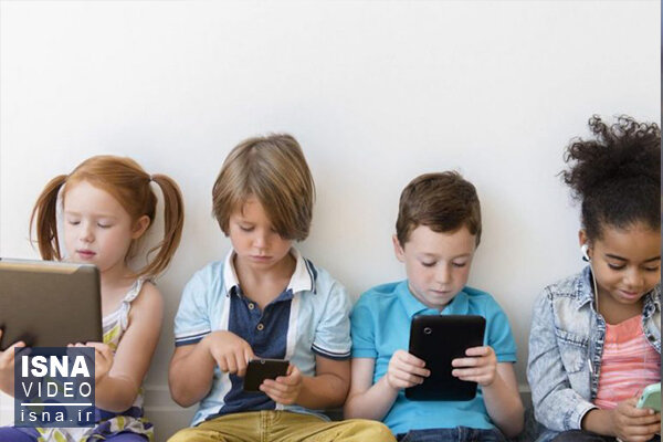 ویدئو / کِی و چگونه استفاده کودکان از تکنولوژی را محدود کنیم؟