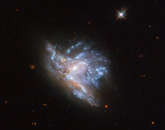 کهکشان‌هایی که در اثر ادغام ۲ کهکشان به وجود آمده‌اند
