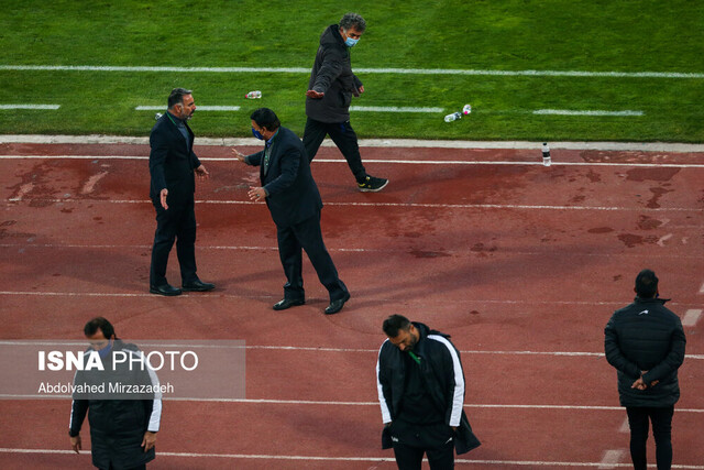 مومنی: استقلال یک مربی حرفهای کم دارد/ فکری دست تنهاست مومنی: استقلال یک مربی حرفهای کم دارد/ فکری دست تنهاست