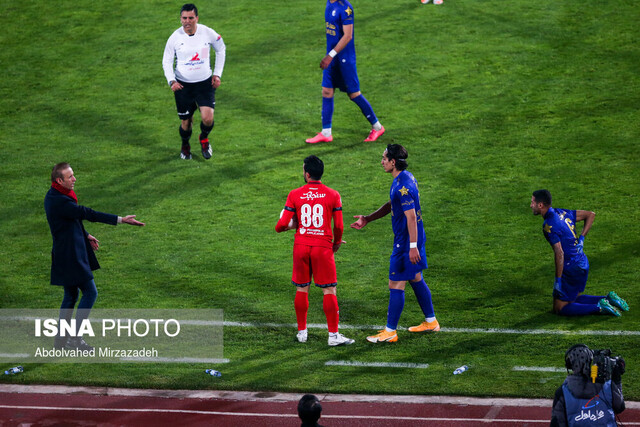 گل‌محمدی: حق ما برد بود/ رسول‌پناه هنوز مانده و به ریش ما می‌خندد