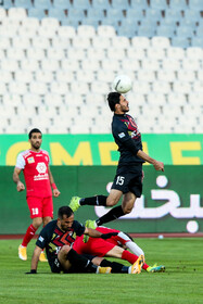 دیدار تیم‌های فوتبال پرسپولیس و فولاد