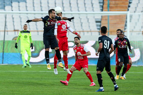 دیدار تیم‌های فوتبال پرسپولیس و فولاد