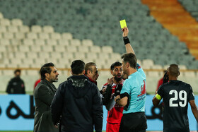 دیدار تیم‌های فوتبال پرسپولیس و فولاد