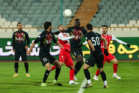 دیدار تیم‌های فوتبال پرسپولیس و فولاد