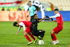 دیدار تیم‌های فوتبال پرسپولیس و فولاد