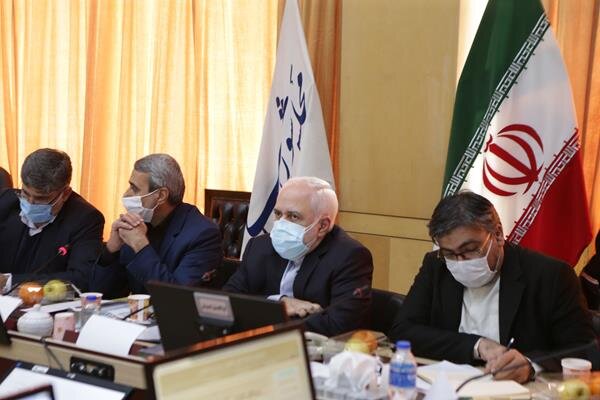 ظریف در کمیسیون امنیت ملی: میدان و دیپلماسی در کنار هم منافع ملی را تامین می کند

