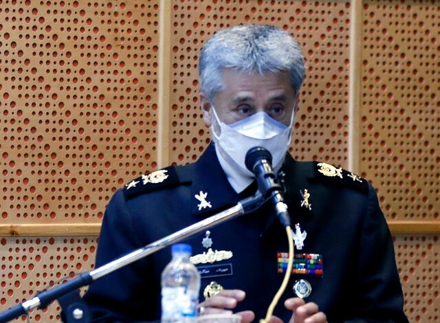 دریادار سیاری: دشمن از طریق جنگ نرم به دنبال تغییر سبک زندگی ماست