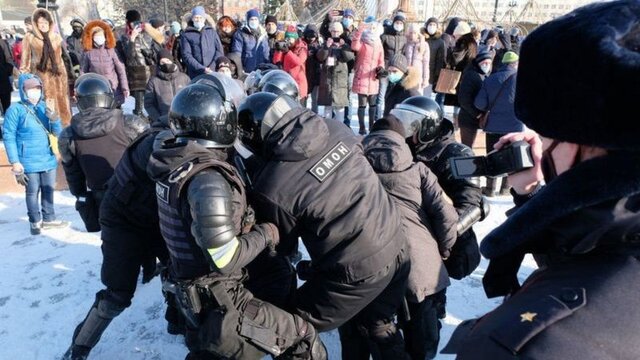 تظاهرات حامیان ناوالنی در چندین شهر روسیه/ بازداشت 1000 تن از جمله همسر ناوالنی
