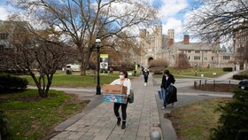 بازگشت دانشجویان به دانشگاه بزرگ آمریکایی
