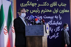 بازدید اسحاق جهانگیری، معاون اول ریاست جمهوری از نمایشگاه نفت، گاز، پالایش و پتروشیمی