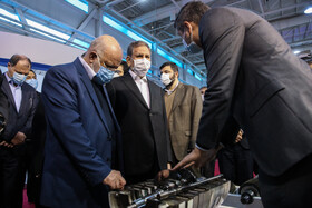 بازدید اسحاق جهانگیری، معاون اول ریاست جمهوری از نمایشگاه نفت، گاز، پالایش و پتروشیمی