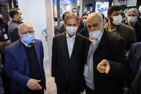 بازدید اسحاق جهانگیری، معاون اول ریاست جمهوری از نمایشگاه نفت، گاز، پالایش و پتروشیمی