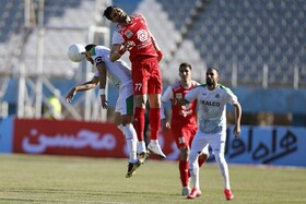 شکست دو بر یک پرسپولیس برابر آلومینیوم در نیمه نخست