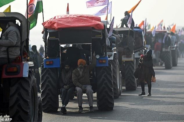 اعتراض تراکتوری کشاورزان هندی در روز جمهوری به خشونت کشیده شد