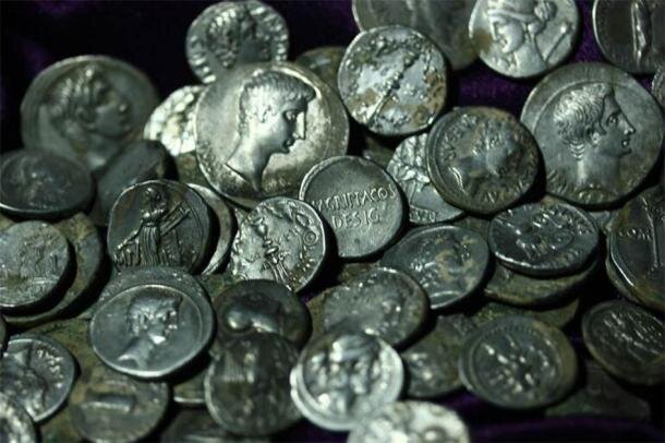 کشف کوزه‌ای مملو از سکه‌های تاریخی نادر در ترکیه 