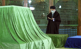 حضور مقام معظم رهبری در مرقد مطهر امام خمینی(ره) و گلزار شهیدان