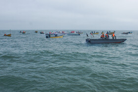 رژه شناورها به مناسبت لحظه ورود امام راحل (ره) به میهن - آستارا