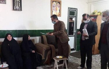 صبر مادران و همسران شهدا قابل تحسین است