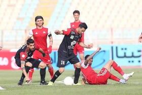 تساوی بدون  گل تراکتور و پرسپولیس در نیمه نخست