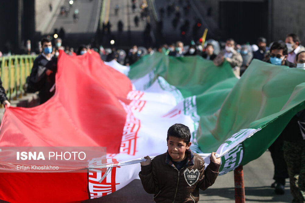 شریعتی: انقلاب اسلامی با شعار و بنر به پیروزی نرسید
