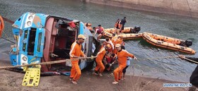حادثه سقوط اتوبوس به کانال آب در هند ۴۰ کشته داد