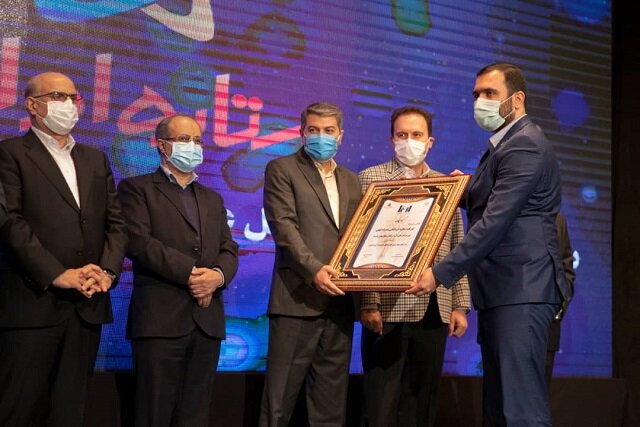 کسب رتبه نخست ستاره اول در شاخص بهره‌وری کل عوامل در بین شرکت های گروه رایانه