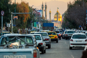 هسته مرکزی شهر و خیابان های منتهی به حرم حضرت فاطمه معصومه(س) یکسال پس از شیوع ویروس کرونا و در آستانه عید نوروز روزهای شلوغی را شاهد است که لزوم رعایت پروتکل های بهداشتی لازمه عادی شدن زندگی روزمره مردم را تشکیل می دهد.